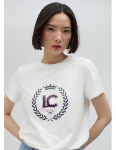 CAMISETA-BLANCA-LOGO-ESCUDO-AZUL-STRASS-ROJO-MANGA-CORTA-LOLA-CASADEMUNT