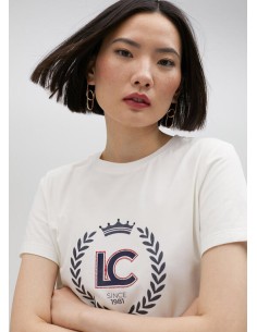 CAMISETA-BLANCA-LOGO-ESCUDO-AZUL-STRASS-ROJO-MANGA-CORTA-LOLA-CASADEMUNT 2