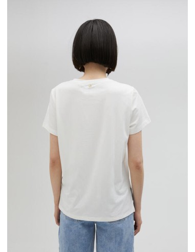 CAMISETA-BLANCA-LOGO-ESCUDO-AZUL-STRASS-ROJO-MANGA-CORTA-LOLA-CASADEMUNT