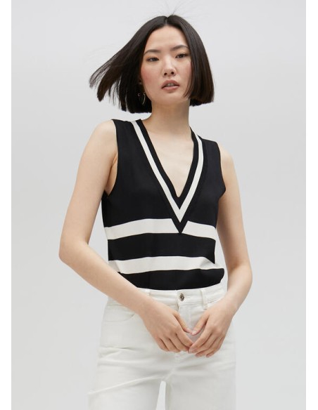 TOP-BICOLOR-NEGRO-BLANCO-TIRANTES-CUELLO-PICO-LOLA-CASADEMUNT TOP-BICOLOR-NEGRO-BLANCO-TIRANTES-CUELLO-PICO-LOLA-CASADEMUNT