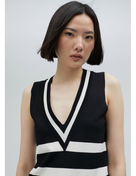 TOP-BICOLOR-NEGRO-BLANCO-TIRANTES-CUELLO-PICO-LOLA-CASADEMUNT TOP-BICOLOR-NEGRO-BLANCO-TIRANTES-CUELLO-PICO-LOLA-CASADEMUNT
