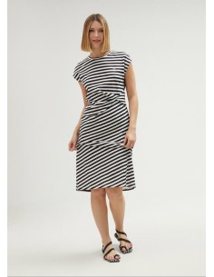 VESTIDO-BICOLOR-RAYAS-BLANCAS-NEGRAS-NUDO-CINTURÓN-LOLA-CASADEMUNT
