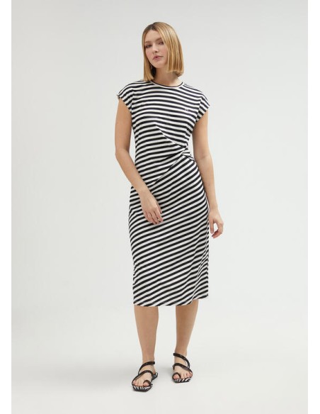 VESTIDO-BICOLOR-RAYAS-BLANCAS-NEGRAS-NUDO-CINTURÓN-LOLA-CASADEMUNT VESTIDO-BICOLOR-RAYAS-BLANCAS-NEGRAS-NUDO-CINTURÓN-LOLA-CASADEMUNT