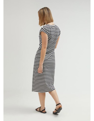 VESTIDO-BICOLOR-RAYAS-BLANCAS-NEGRAS-NUDO-CINTURÓN-LOLA-CASADEMUNT
