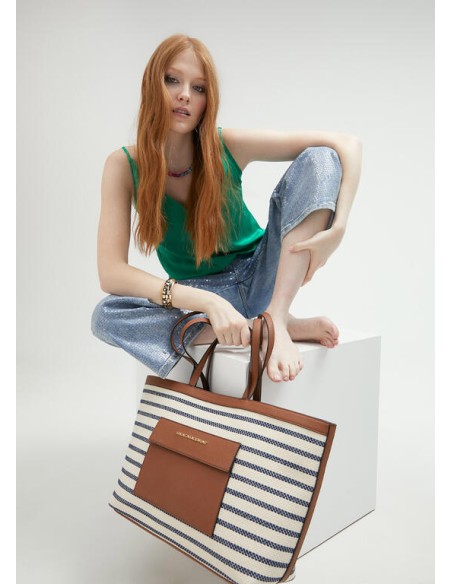 SHOPPER-TEJIDO-RAYAS-EFECTO-PIEL-MARRÓN-ASAS-MANO-ASAS-HOMBRO-LOLA-CASADEMUNT