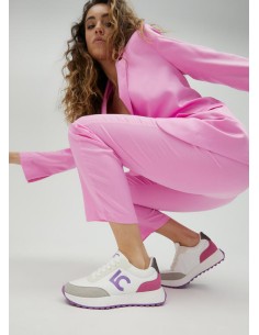 DEPORTIVAS-BLANCAS-DETALLES-COLOR-FUCSIA-LILA-GRIS-PLATAFORMA-LOLA-CASADEMUNT