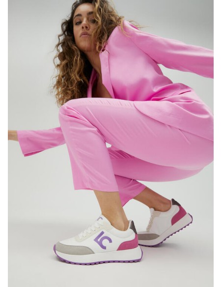 DEPORTIVAS-BLANCAS-DETALLES-COLOR-FUCSIA-LILA-GRIS-PLATAFORMA-LOLA-CASADEMUNT
