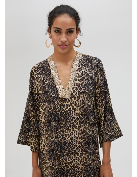 VESTIDO-KURTA-ANIMAL-PRINT-CUELLO-PICO-DETALLES-DORADOS-LOLA-CASADEMUNT VESTIDO-KURTA-ANIMAL-PRINT-CUELLO-PICO-DETALLES-DORADOS-LOLA-CASADEMUNT
