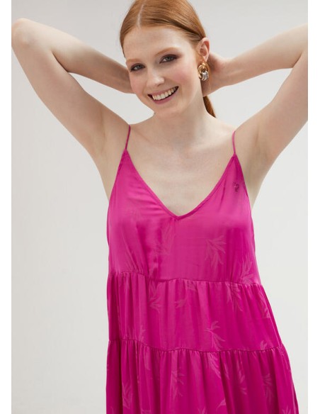VESTIDO-LARGO-TIRANTES-VOLANTES.LOGO-STRASS-FUCSIA-LOLA-CASADEMUNT VESTIDO-LARGO-TIRANTES-VOLANTES.LOGO-STRASS-FUCSIA-LOLA-CASADEMUNT
