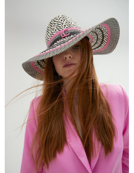 SOMBRERO-FLOPPY-RAFIA-ROSA-NEGRO-LOGO-FRONTAL-LOLA-CASADEMUNT SOMBRERO-FLOPPY-RAFIA-ROSA-NEGRO-LOGO-FRONTAL-LOLA-CASADEMUNT