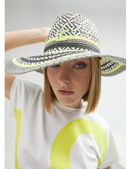 SOMBRERO-FLOPPY-RAFIA-VERDE-NEGRO-LOGO-FRONTAL-LOLA-CASADEMUNT SOMBRERO-FLOPPY-RAFIA-VERDE-NEGRO-LOGO-FRONTAL-LOLA-CASADEMUNT