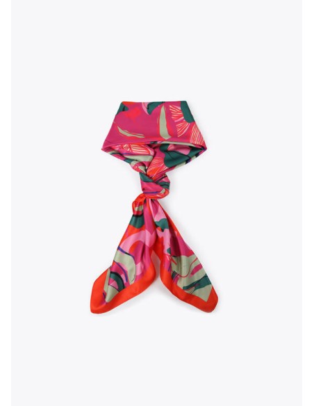 PAÑUELO-SATINADO-CUADRADO-ESTAMPADO-FLORES-TROPICALES-LOGOTIPADO-LOLA-CASADEMUNT PAÑUELO-SATINADO-CUADRADO-ESTAMPADO-FLORES-TROPICALES-LOGOTIPADO-LOLA-CASADEMUNT
