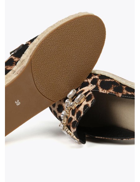 ALPARGATA-PLANA-ESPARTO-ESTAMPADO-ANIMAL-PRINT-PIEDRAS-CRISTALES-LOLA-CASADEMUNT ALPARGATA-PLANA-ESPARTO-ESTAMPADO-ANIMAL-PRINT-PIEDRAS-CRISTALES-LOLA-CASADEMUNT