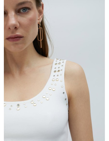 TOP-TIRAMTES-BLANCO-CUELLO-REDONDO-DETALLE-DE-ESTRAS-METAL DORADO TOP-TIRAMTES-BLANCO-CUELLO-REDONDO-DETALLE-DE-ESTRAS-METAL DORADO