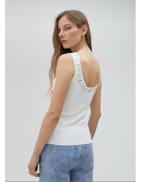 TOP-TIRAMTES-BLANCO-CUELLO-REDONDO-DETALLE-DE-ESTRAS-METAL DORADO TOP-TIRAMTES-BLANCO-CUELLO-REDONDO-DETALLE-DE-ESTRAS-METAL DORADO