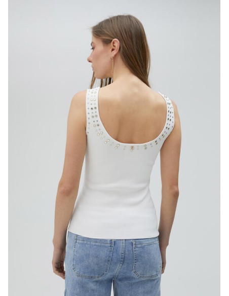 TOP-TIRAMTES-BLANCO-CUELLO-REDONDO-DETALLE-DE-ESTRAS-METAL DORADO TOP-TIRAMTES-BLANCO-CUELLO-REDONDO-DETALLE-DE-ESTRAS-METAL DORADO
