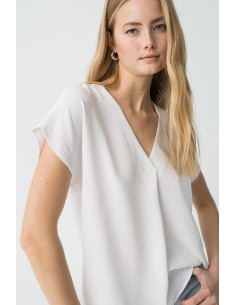 BLUSA-FLUIDA-SATINADA-ESCOTE-PICO-MANGA-CORTA-MAXINE-TIFFOSI 2