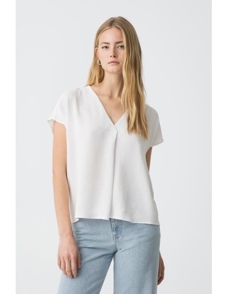 BLUSA-FLUIDA-SATINADA-ESCOTE-PICO-MANGA-CORTA-MAXINE-TIFFOSI
