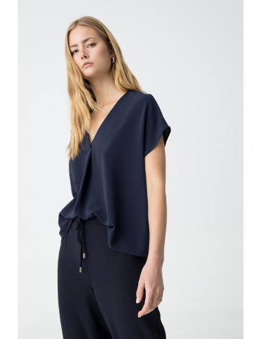 BLUSA-FLUIDA-SATINADA-ESCOTE-PICO-MANGA-CORTA-MAXINE-TIFFOSI