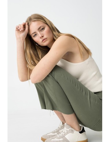 PANTALONES-VERDES-MEGAN-CROPPED-CINCO-BOLSILLOS-TIFFOSI
