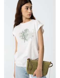 CAMISETA-BLANCA-FLORES-VERDE-BORDADO-BLANCO-ONÇA-TIFFOSI 2