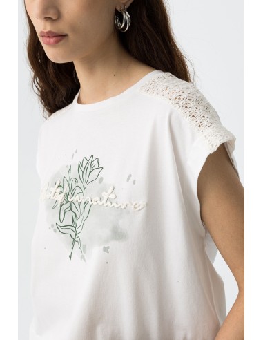 CAMISETA-BLANCA-FLORES-VERDE-BORDADO-BLANCO-ONÇA-TIFFOSI