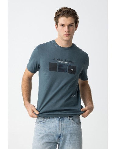 CAMISETA-AZULÓN-ESTAMPADO-FRONTAL-RHYS-TIFFOSI