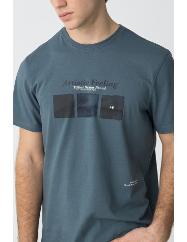 CAMISETA-AZULÓN-ESTAMPADO-FRONTAL-RHYS-TIFFOSI