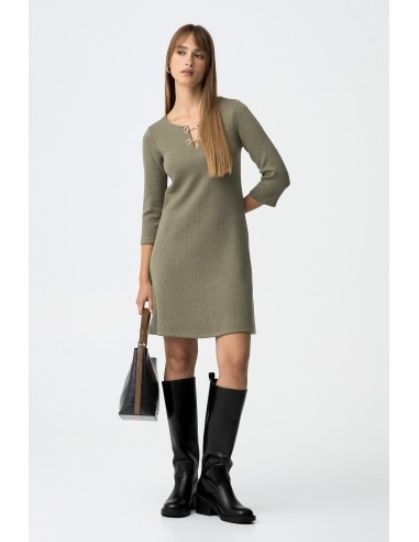 VESTIDO-VERDE-CORTO-DETALLE-ADORNP-FRONTAÑ DORADO-HENRY-TIFFOSI