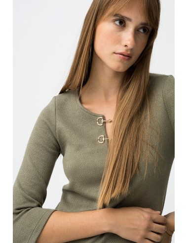 VESTIDO-VERDE-CORTO-DETALLE-ADORNP-FRONTAÑ DORADO-HENRY-TIFFOSI