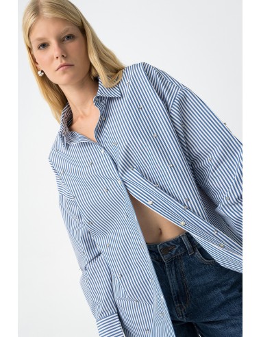 CAMISA-OVERSIZE-RAYAS-AZULES-BLANCAS-PIEDRAS-ENGARZADAS-ABIGAIL-TIFFOSI