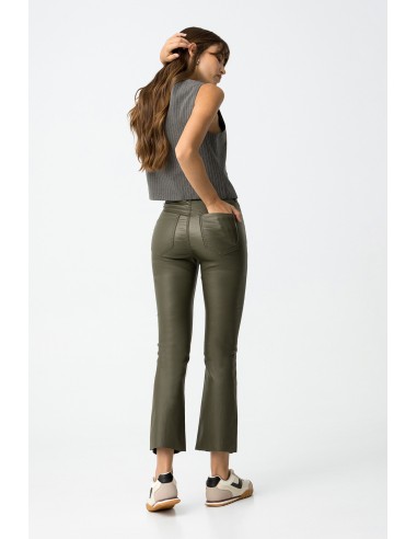 PANTALONES-EFECTO-PIEL-PERMERA-ACAMPANADA-MEGAN-TIFFOSI