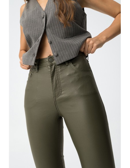 PANTALONES-EFECTO-PIEL-PERMERA-ACAMPANADA-MEGAN-TIFFOSI PANTALONES-EFECTO-PIEL-PERMERA-ACAMPANADA-MEGAN-TIFFOSI