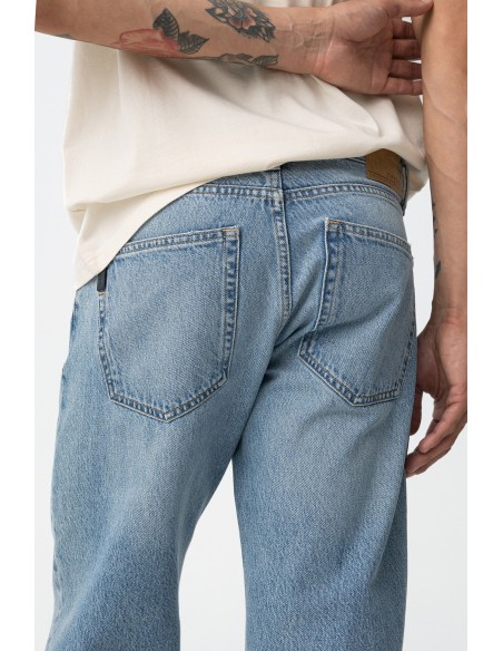 JEANS-AZUL-CLARO-CORTE-RECTO-CINCO-BOLSILLOS-AUSTIN-TIFFOSI JEANS-AZUL-CLARO-CORTE-RECTO-CINCO-BOLSILLOS-AUSTIN-TIFFOSI