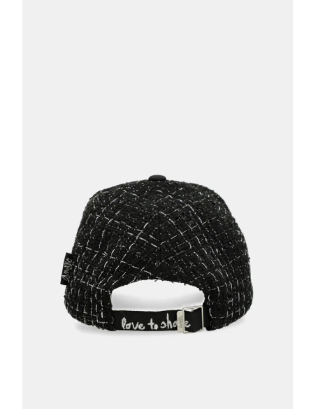 GORRA-BICOLOR-NEGRO-BLANCO-INICIAL-VISERA-STUDIO-ANEKKE