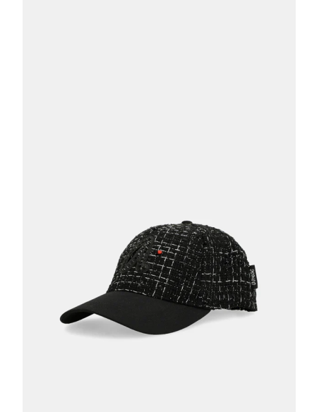 GORRA-BICOLOR-NEGRO-BLANCO-INICIAL-VISERA-STUDIO-ANEKKE