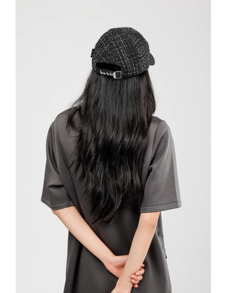 GORRA-BICOLOR-NEGRO-BLANCO-INICIAL-VISERA-STUDIO-ANEKKE