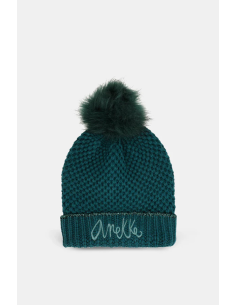 GORRO-VERDE-POMPÓN-LOGOTIPADO-DETALLE-BRILLO-LÚREX-ANEKKE 2
