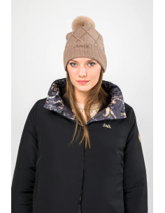 GORRO-BEIGE-DETALLES-PIEDRECITAS-POMP´PN-PELO-ANEKKE