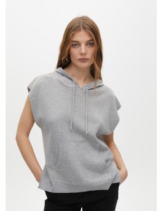 CHALECO GRIS CAPUCHA LOLA CASADEMUNT
