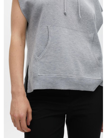 CHALECO-JERSEY-GRIS.DETALLES-BRILLANTES-HOMBRO-BOLSILLO-CANGURO-LOLA-CASADEMUNT