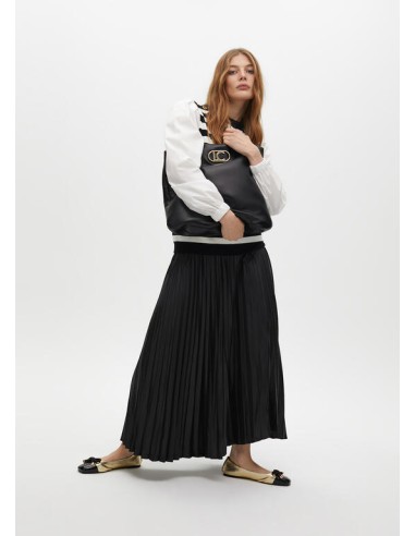 JERSEY-RAYAS.NEGRO-BLANCO-MANGAS-POPEL,IN-BOTONES-DORADOS-LOLA-CASADEMUNT