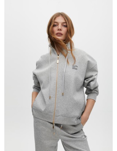 SUDADERA-CIERRE-CREMALLERA-CAPUCHA.CORDONES-LOFO-FRASE-TRASERA-LOLA-CASADEMUNT