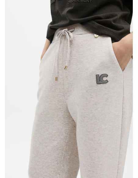 PANTALÓN-CHANDAL-CORDONES-AJUSTABLES-LOGO-LATERAL-LOLA-CASADEMUNT