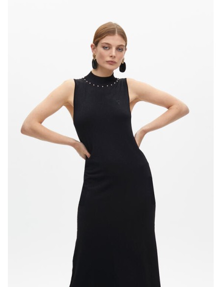 VESTIDO-LARGO-NEGRO-CUELLO-HALTER--LOLA-CASADEMUNT