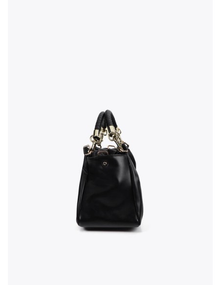 BOLSO-BANDOLERA-DETALLES-DORADO-ASA-MANO-TRENZADA-NEGRO-LOLA-CASADEMUNT