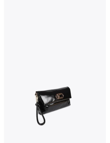 CARTERA-MANO-SOLAPA-EFECTO-PIEL-LOGO-DORADO-ASA-MANO-LOLA-CASADEMUNT