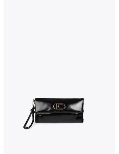 CARTERA-MANO-SOLAPA-EFECTO-PIEL-LOGO-DORADO-ASA-MANO-LOLA-CASADEMUNT