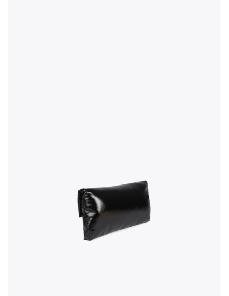 CARTERA-MANO-SOLAPA-EFECTO-PIEL-LOGO-DORADO-ASA-MANO-LOLA-CASADEMUNT