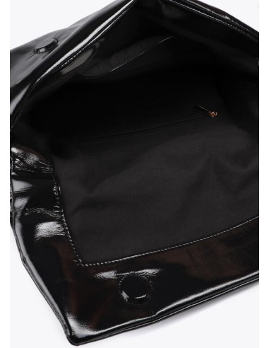 CARTERA-MANO-SOLAPA-EFECTO-PIEL-LOGO-DORADO-ASA-MANO-LOLA-CASADEMUNT